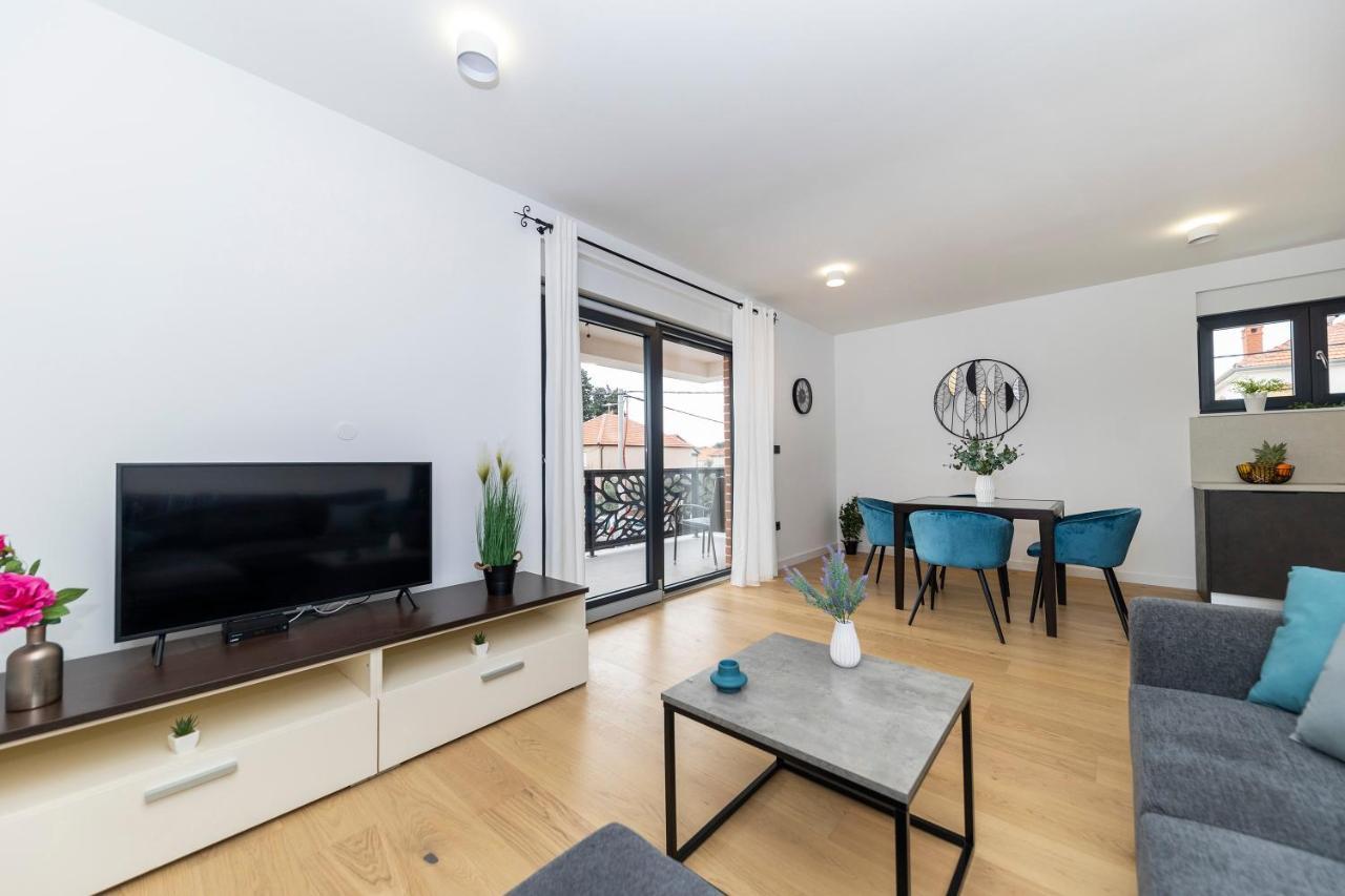 Apartment Marianne , Parking Free , 2 Bedroom & 2 Bathroom , Modern & Cozy Zára Kültér fotó