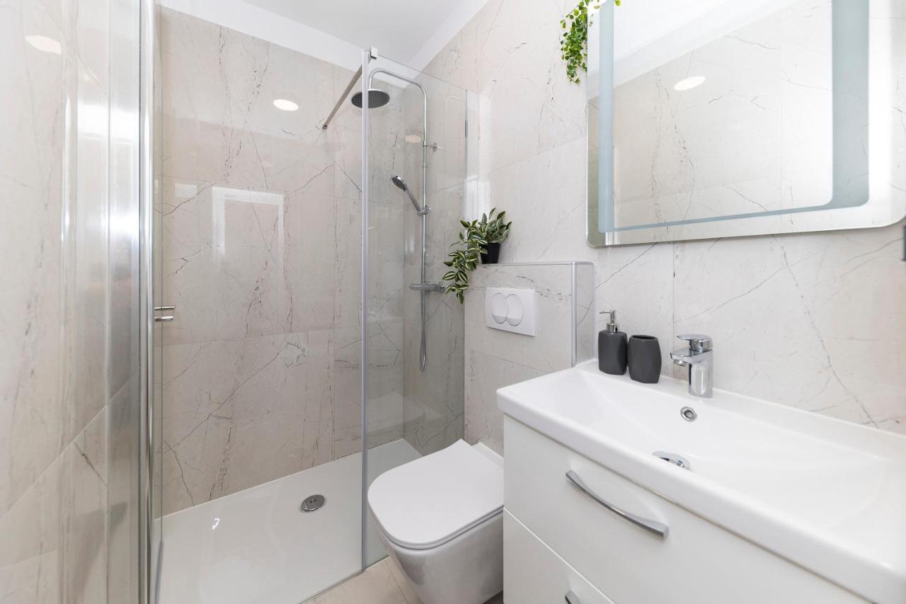 Apartment Marianne , Parking Free , 2 Bedroom & 2 Bathroom , Modern & Cozy Zára Kültér fotó