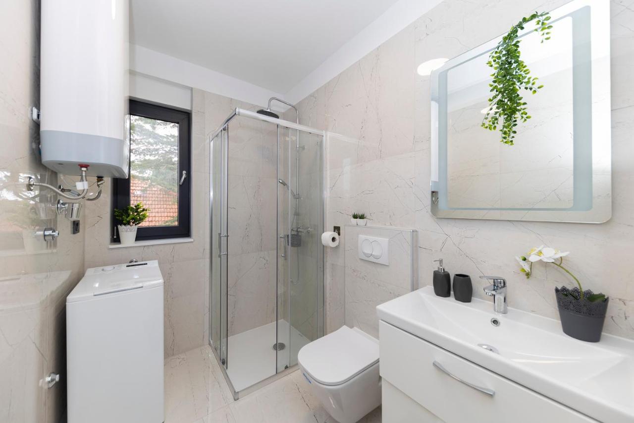 Apartment Marianne , Parking Free , 2 Bedroom & 2 Bathroom , Modern & Cozy Zára Kültér fotó